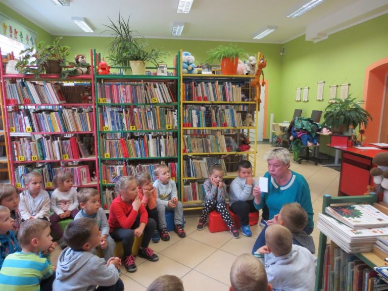 Wycieczka przedszkolaków do biblioteki