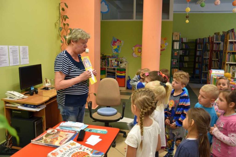 Pięciolatki ,,A” w bibliotece