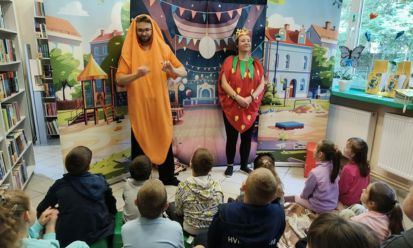 „Zdrowo i kolorowo” – spotkanie z teatrem dla dzieci w Grabowie