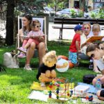Grupa ludzi uczestnicząca w wydarzeniu