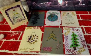 Kartki świąteczne wykonane podczas warsztatu.