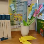 Wykonane kwiaty z papieru przez dzieci.