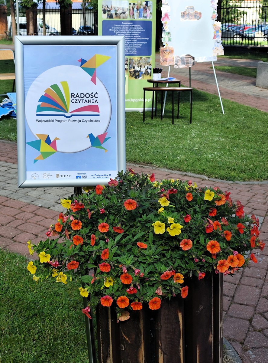 Książki ożyły na skwerze – II Festiwal Radość Czytania w Gołdapi