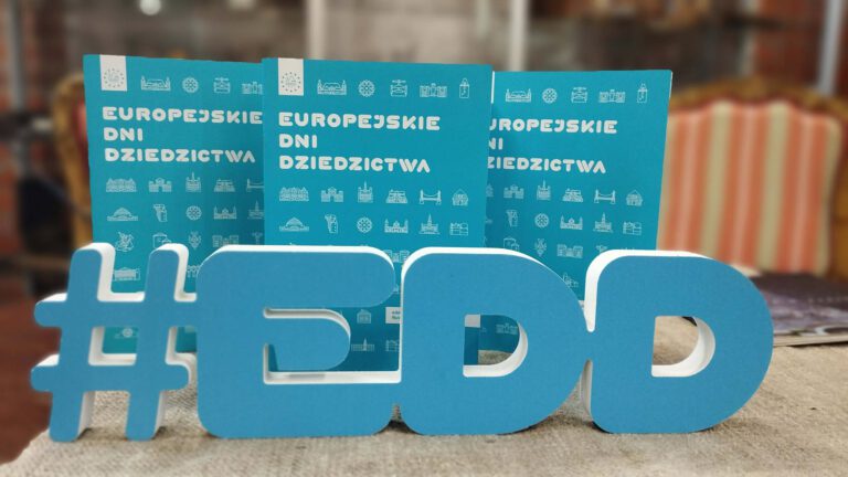 O piramidzie i pałacu w Izbie Regionalnej