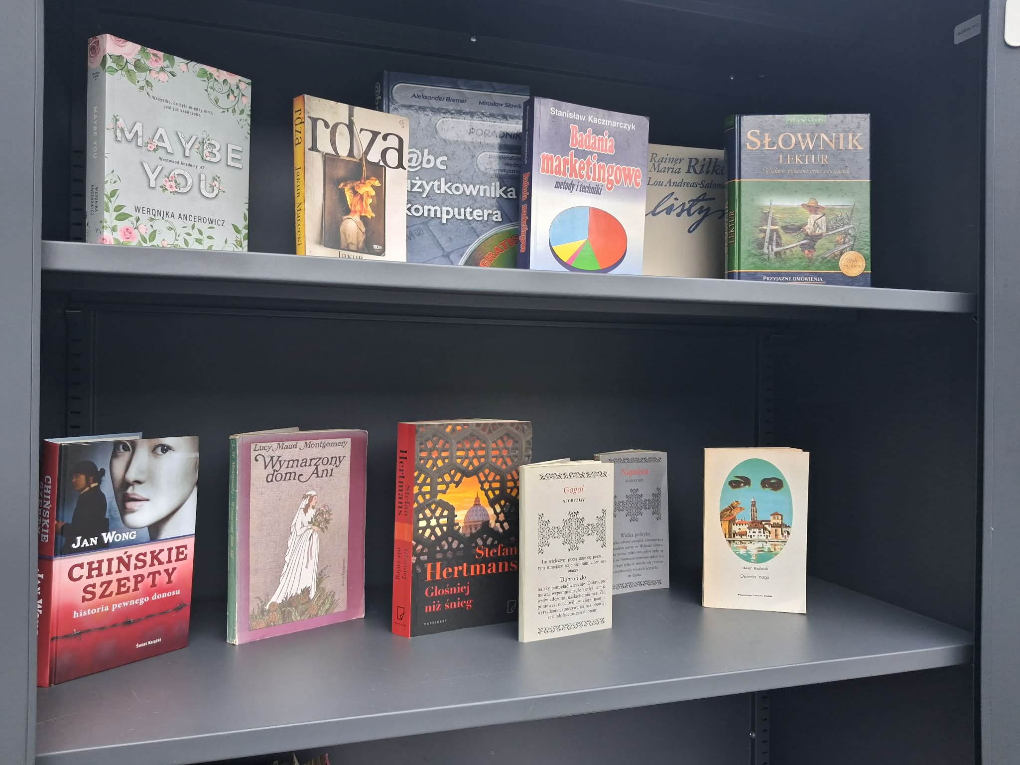 📚 PODAJ KSIĄŻKĘ DALEJ! 💚