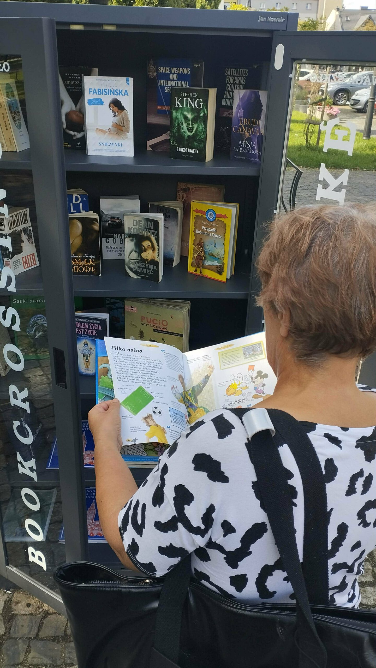 Pierwsza niedziela września? Zajrzyjcie do naszej szafy bookcrossingowej!