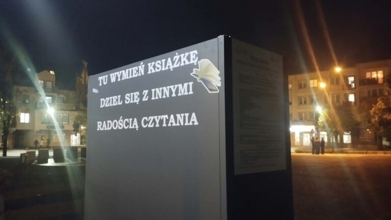 🍂📚 A co zrobić, gdy październik zaskakuje nas zmienną pogodą? 🌦️