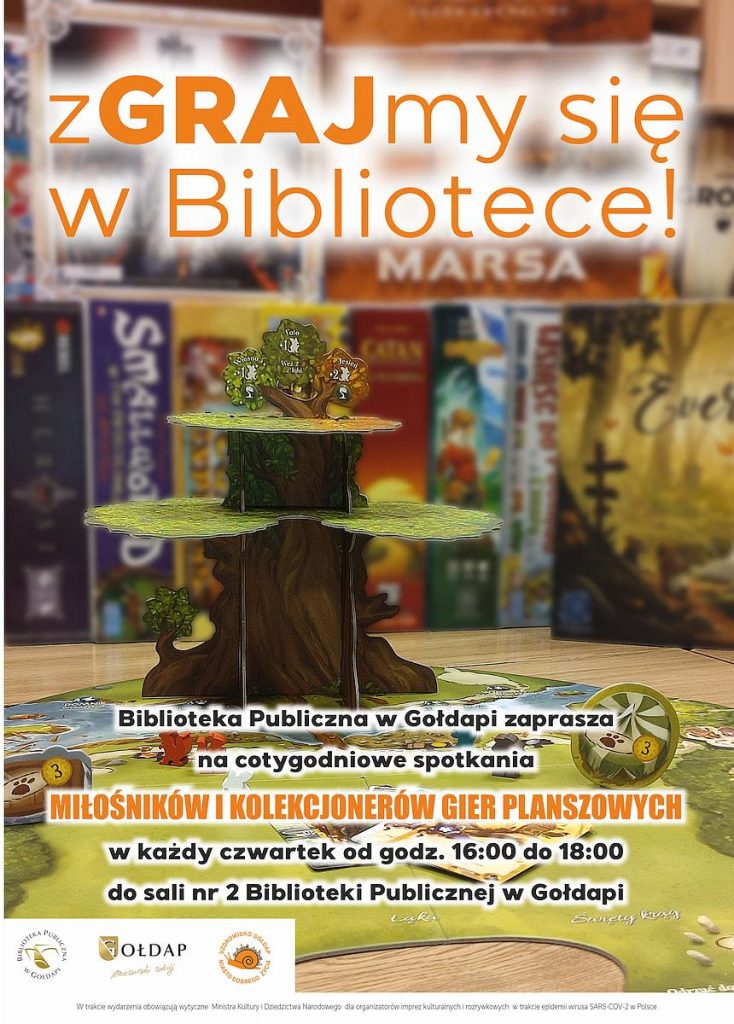 Kolorowy plakat przedstawiający gry planszowe, na którym Biblioteka Publiczna w Gołdapi zaprasza na cotygodniowe spotkania Miłośników i Kolekcjonerów Gier Planszowych.